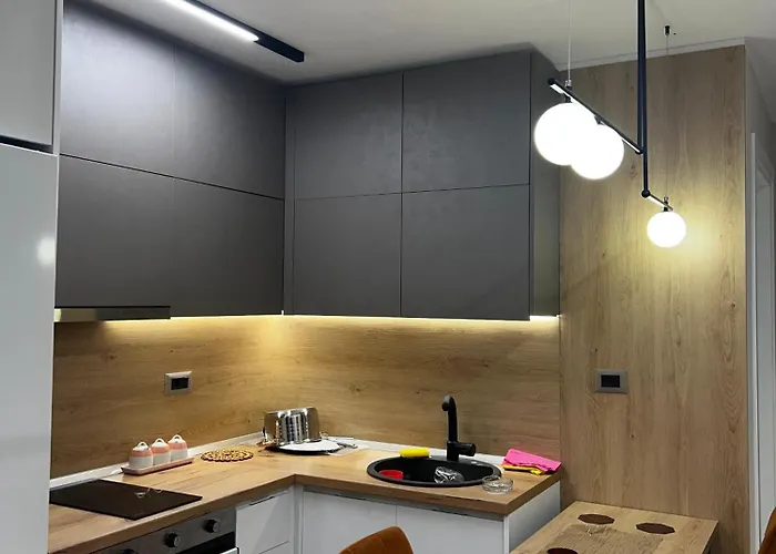 Urban Elderwood Haven Apartment *