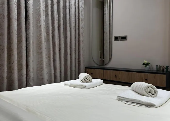 Apartment Urban Elderwood Haven