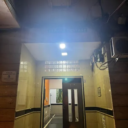 Urban Elderwood Haven アパート