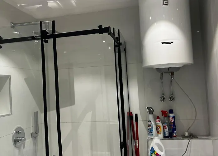 アパート Urban Elderwood Haven